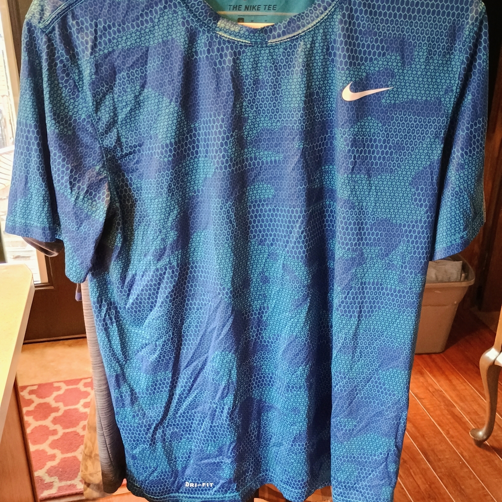 Nike Men's Blue Athletic Shirt Bin 17